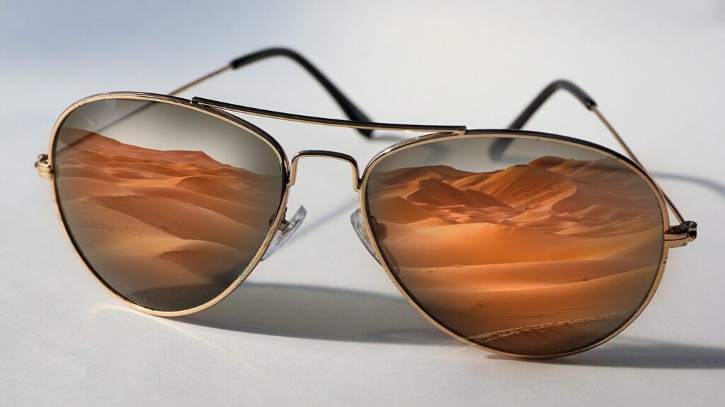 sunglasses, desert, reflection-1382261.jpg